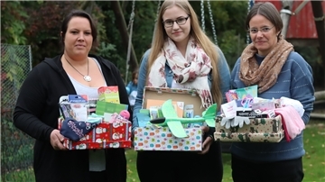 Bei ihnen können die gepackten Weihnachtsfreuden abgegeben werden: (von links) Annika Kück (Vorwerk), Jasmin Ehlen (Bülstedt) und Heike Henning (Tarmstedt).