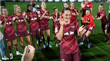 Bei ihrem neuen Club RB Leipzig ist Giovanna Hoffmann (Mitte) durchgestartet. In den ersten fünf Bundesligaspielen erzielte die Bremerhavenerin drei Tore und bereitete drei weitere vor.