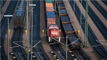 Güterzüge stehen im Hafenbahnhof Alte Süderelbe der Hamburg Port Authority (HPA).
