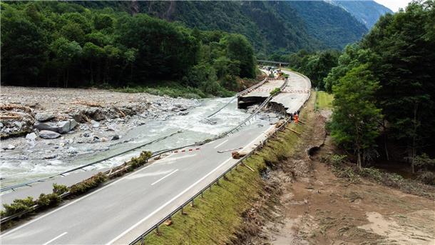 Bei Unwettern war ein Stück der Autobahn A13 eingebrochen.