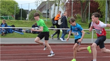 Beim 100-Meter-Lauf U14 siegte Max Husemann (TSV Wehdel) in 13,66 Sekunden vor Nils Schnitzler (SG Marßel), der 15,92 Sekunden lief, und Felix Golling (TV Loxstedt), der 14,79 Sekunden schaffte.