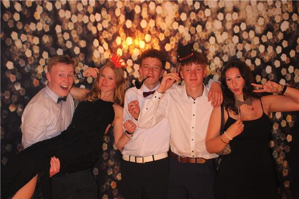 Beim Abiball am Samstag feierten die frisch gebackenen Abiturienten und Abiturie...