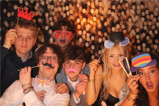 Beim Abiball am Samstag feierten die frisch gebackenen Abiturienten und Abiturie...