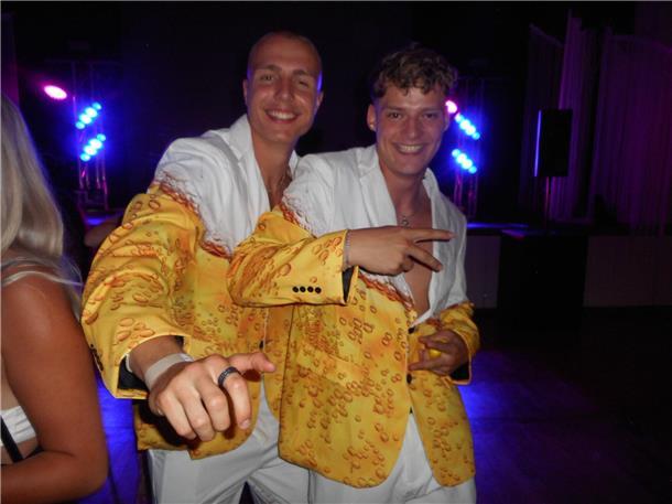 Beim Abiball am Samstag feierten die frisch gebackenen Abiturienten und Abiturie...