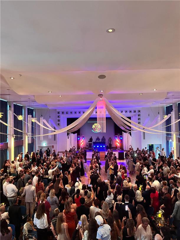 Beim Abiball am Samstag feierten die frisch gebackenen Abiturienten und Abiturie...
