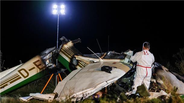 Zwei Menschen sterben bei Absturz von Cessna nahe Soest Beim Absturz einer Cessna-Absturz sind zwei Menschen gestorben.