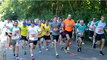 Läufer beim Bremerhavener Firmenlauf