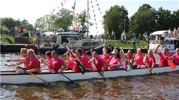 Beim Drachenboot-Cup während des jüngsten Seefestes im Jahr 2019 spritzte das Wasser ordentlich. Die Gruppe, die diesen Wettbewerb organisierte, hat sich mittlerweile aufgelöst. Wie das neue Seefest aussehen wird, weiß zur Stunde niemand. Es wird an einem neuen Konzept gerabeitet, das von möglichst vielen Ideen getragen werden soll.