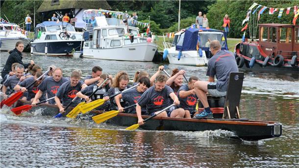 Beim Drachenboot-Cup während des jüngsten Seefestes im Jahr 2019 spritzte das Wasser ordentlich. Die Gruppe, die diesen Wettbewerb organisierte, hat sich mittlerweile aufgelöst. Doch das ist nicht das einzige Problem in der Vorbereitung der Großveranstaltung, die eigentlich im August wieder über die Bühne gehen soll.