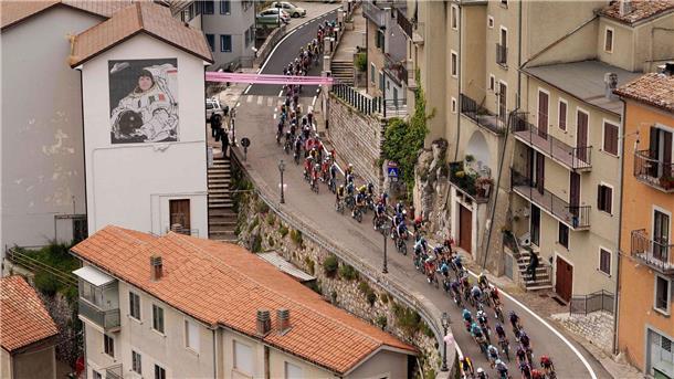 Beim Giro d’Italia kam es auf der sechsten Etappe zum Massensturz.
