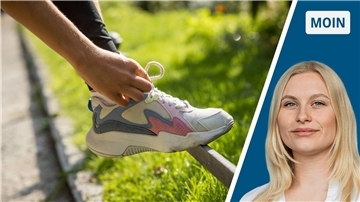 Zweigeteiltes Bild. Links: Laufschuh im Freien. Person schnürt den Schuh, der auf einem Metallgeländer abgestellt ist. Rechts: Marie Petersen, junge Frau mit blonden Haaren.