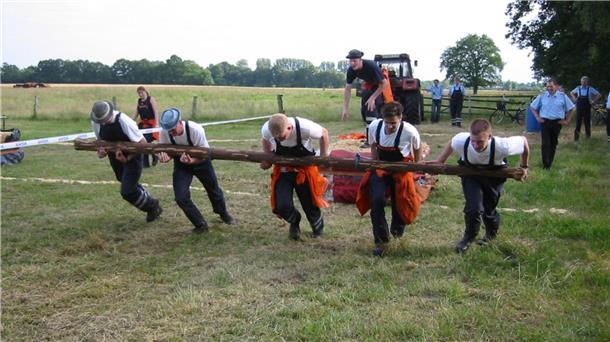 Beim Kalber Nachtmarsch der Feuerwehren, hier ein Bild von 2019, gilt es wieder knifflige Aufgaben zu bewältigen.