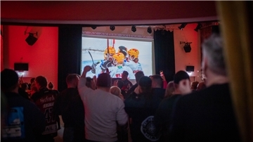 Beim Public Viewing im Apollo können die Pinguins-Fans am Freitag gemeinsam beim Showdown um den Hauptrundensieg mitfiebern.