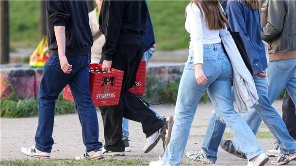 Jugendliche haben keine Lust mehr auf Komasaufen Beim Rauschtrinken, Komasaufen oder Binge-Drinking spielten oft soziale Motive und Gruppendruck eine Rolle.