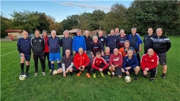 Beim TSV Stotel fand gemeinsam mit dem Niedersächsischen Fußball-Verband eine Fortbildung zum Thema Walking Football statt.