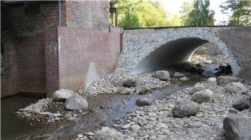 Beispielsweise an der Malstedter Mühle hat der Unterhaltungsverband Obere Oste einen Durchlass aus Wellstahlbögen bauen lassen.