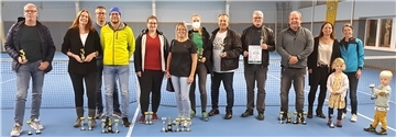 Bekamen Auszeichnungen und Pokale überreicht: die Siegerinnen und Sieger der dritten AOK Nordsee-Firmenlauf-Challenge.