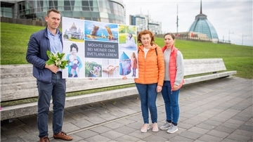 Bekannte und Freunde erinnern an ihrem Geburtstag noch einmal an Ekaterina B. (von links): Alexander Kinder, Yulia Tänzer und Maryna de Boni.