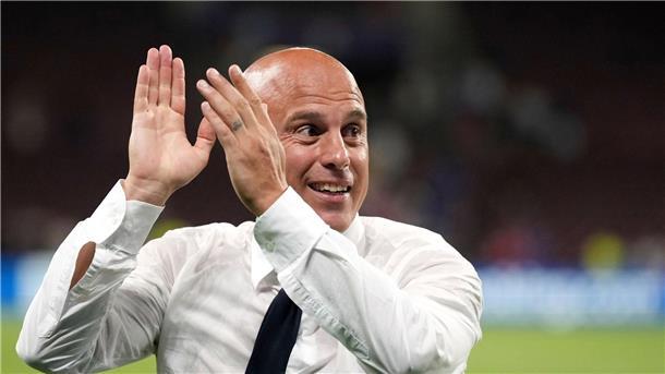 Bella Italia! Trainer Andrea Soncin beklatscht den Halbfinal-Einzug.