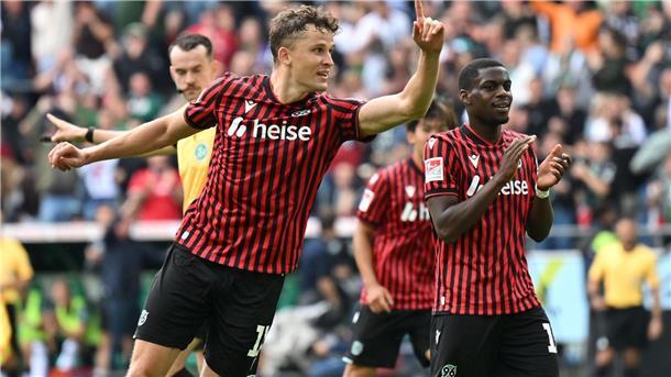 Hannover 96 muss auf Stürmer Pichler verzichten Benedikt Pichler (vorn) fehlt Hannover 96 wegen einer Knieverletzung. (Archivbild)