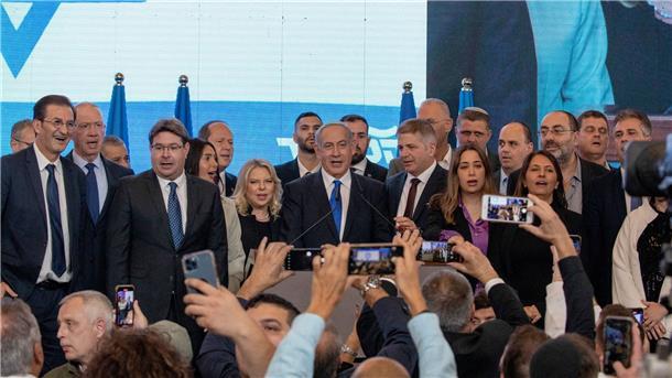 Klarer Sieg für Netanjahu bei Parlamentswahl in Israel Benjamin Netanjahu dankt seinen Anhänger.