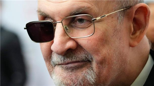 Bereits 2007 wurde Salman Rushdie in Anerkennung seines Lebenswerks in Großbritannien zum Ritter geschlagen.