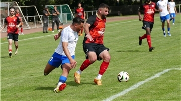 Fußballspieler auf dem Platz: Klassenneuling FC Sparta beim Landesliga-Heimspiel gegen TuSpo Surheide.