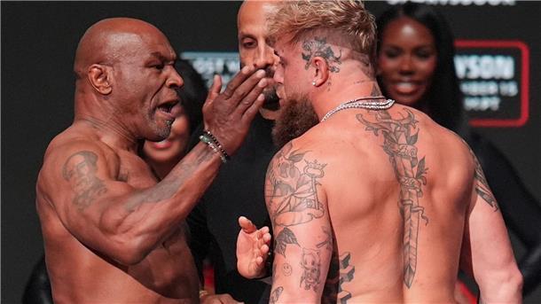 Vor Boxkampf: Mike Tyson ohrfeigt Jake Paul Bereits vor dem Kampf hat Mike Tyson (l) Box-Gegner Jake Paul geohrfeigt.