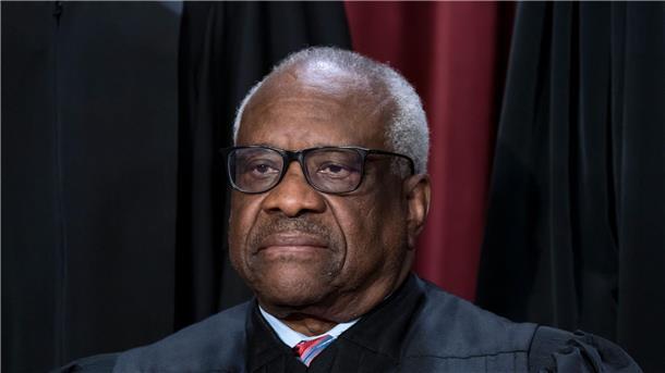 Teure Geschenke: Oberstes US-Gericht bekommt Verhaltenskodex Berichte über teure Geschenke an Supreme-Court-Richter Clarence Thomas hatten eine Ethik-Debatte ausgelöst.