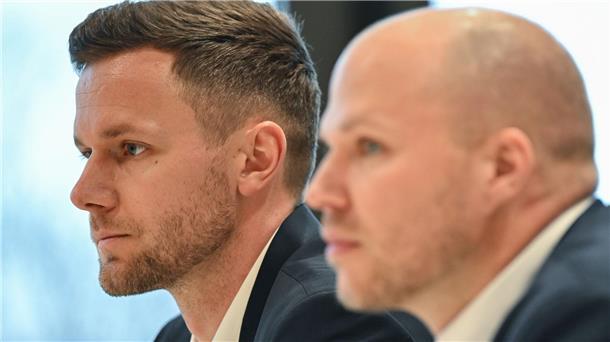 Nach Feuerzeugwurf: Punkte für Bochum, Einspruch von Union Berichten als Zeugen von den Folgen des Feuerzeugwurfs: Torwart Patrick Drewes und Teamarzt Mark Sandfort