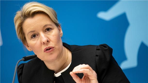 Zeichen stehen auf Wahlkampf - Giffey muss um Amt fürchten Berlins Regierende Bürgermeisterin Franziska Giffey (SPD) bei einer Pressekonferenz in Berlin.