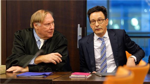 Bernhard Günther (r) hat als Zeuge an dem Prozess in Wuppertal teilgenommen (Archivbild).