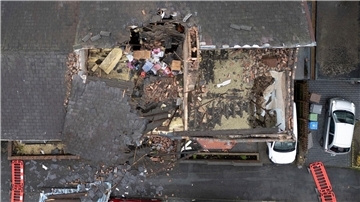 Beschädigte Häuser in Manchester,  nachdem ein mutmaßlicher Tornado Dächer abgerissen und Mauern zum Einsturz gebracht hat.