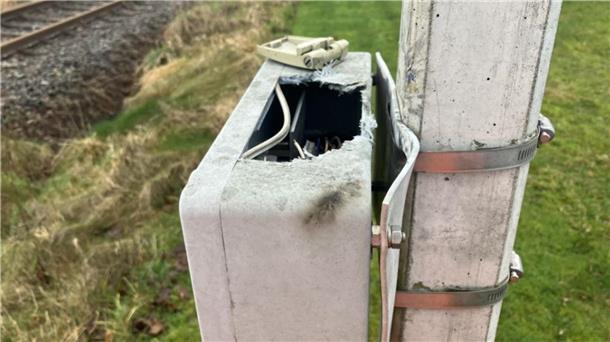 Ein beschädigter Elektro-Kasten