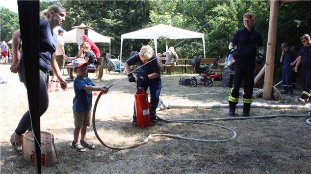 Besonders beliebt waren die Aktionen der Sandstedter Jugendfeuerwehr.