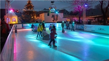 Besonders um eine Eisbahn geht es bei der aktuellen Weihnachtsmarkt-Debatte.