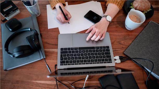 Besonders verbreitet ist das Homeoffice in Dienstleistungsjobs. (Symbolbild)