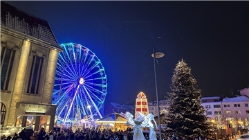 Besonders viel los war beim Nikolausumzug am 6. Dezember, der diesmal unter anderem von „Glowing Angels“ begleitet wurde.