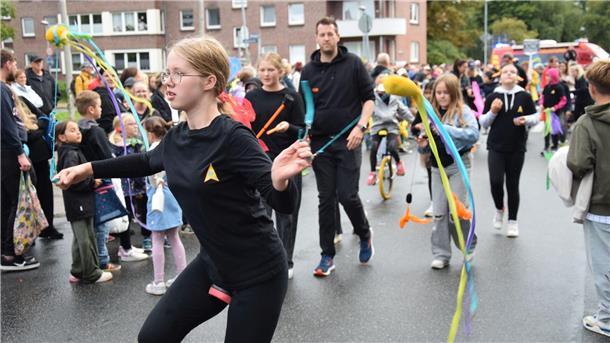 Besonders viele Teilnehmer schickte beim Stadtfest-Umzug der SV Nordenham ins Rennen.