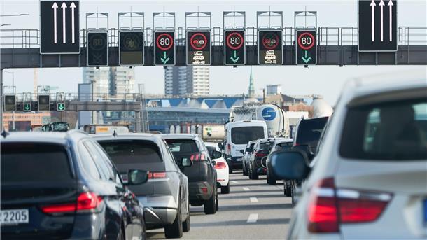 ADAC zu Pfingsten: Auf diesen Straßen drohen Staus Besonders vor dem Elbtunnel dürfte sich der Verkehr wieder stauen. (Archivbild)