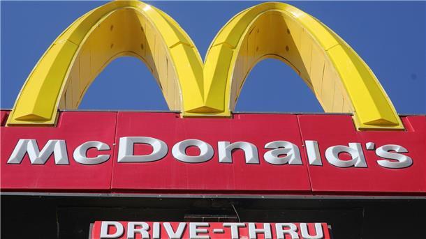 KI soll in Zukunft Bestellungen bei McDonald’s annehmen Bestellungen im Drive-Thru sollen bei McDonald’s bald von KI entgegengenommen werden.