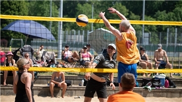  Volleyballer beim 19. Quattro-Beach-Turnier des Geestemünder TV.
