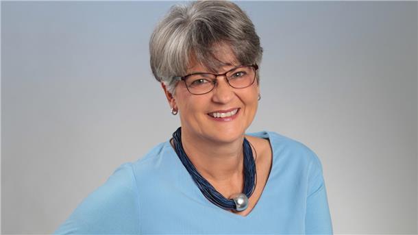 Bestsellerautorin Regine Kölpin ist zu einer Lesung im Fischerhaus in Brake zu Gast.