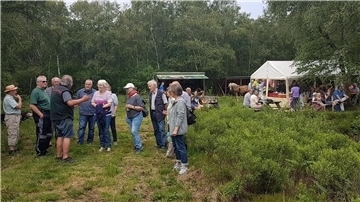 Besucher des Moorfestes in Tarmstedt. Der Moorpfad existiert seit über 20 Jahren.