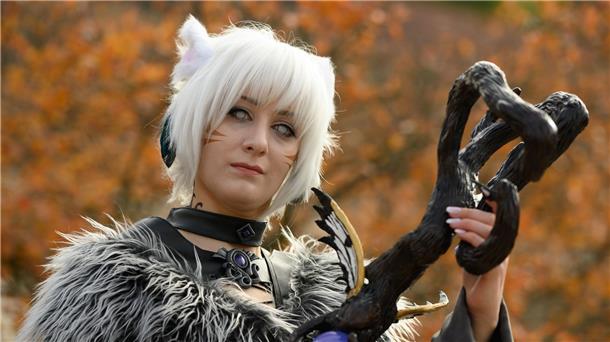 Fantasievolle Kostüme auf Mangamesse Connichi Besucherin Ciara verkleidete sich als Yshotla.