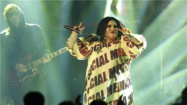 „1Live-Krone“-Verleihung: Ski Aggu feiert dreimal Beth Ditto rockt während der Preisverleihung „1Live-Krone“ im Lokschuppen Bielefeld die Bühne.