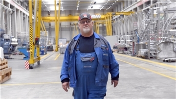 Betriebsrat Rainer Könemann vor dem Senvion-Werk.