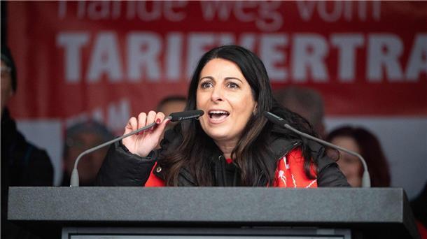 Betriebsratschefin Daniela Cavallo spricht von einem Vorgeschmack auf das, was ab Dezember auf VW zukommen könnte.