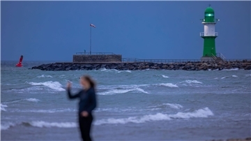 Betroffen vom jüngsten Fischsterben war die Küste von Markgrafenheide, Hohe Düne, Warnemünde bis Heiligendamm. (Archivbild)