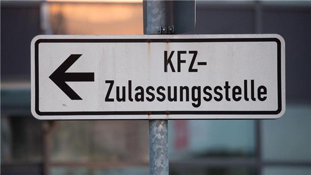 Bevor die Zulassungsstellen neue Kennungen ausgeben können, muss unter anderem eine Verordnung geändert werden. (Symbolbild)